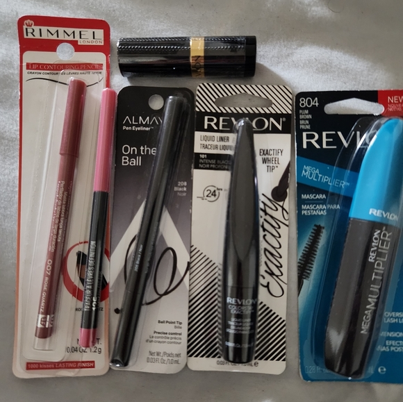 Makeup - Picture 2 of 2